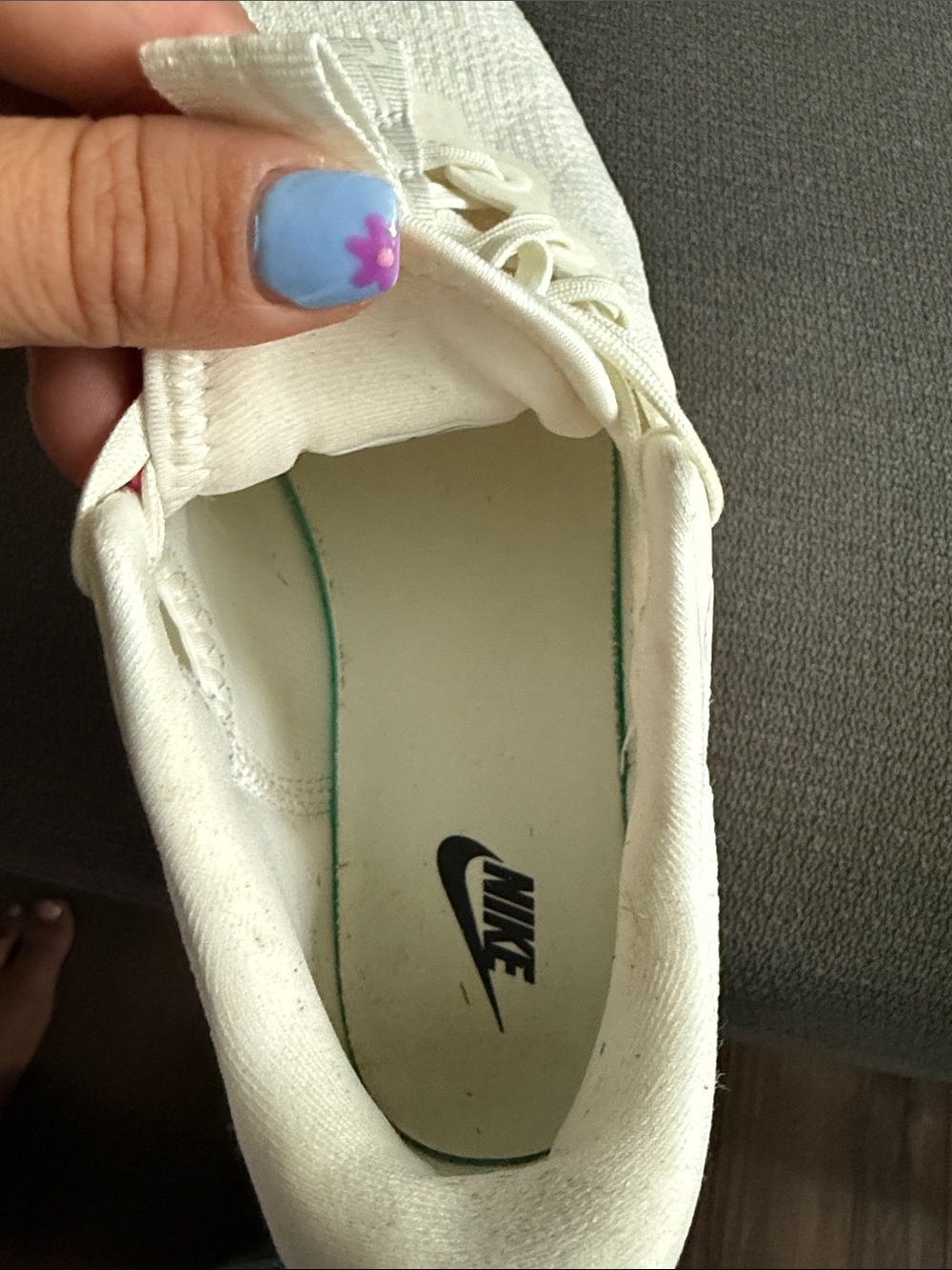 Nike Women's Cream/White Low-Profile Running Sneakers Motiva - Picture 6 of 7